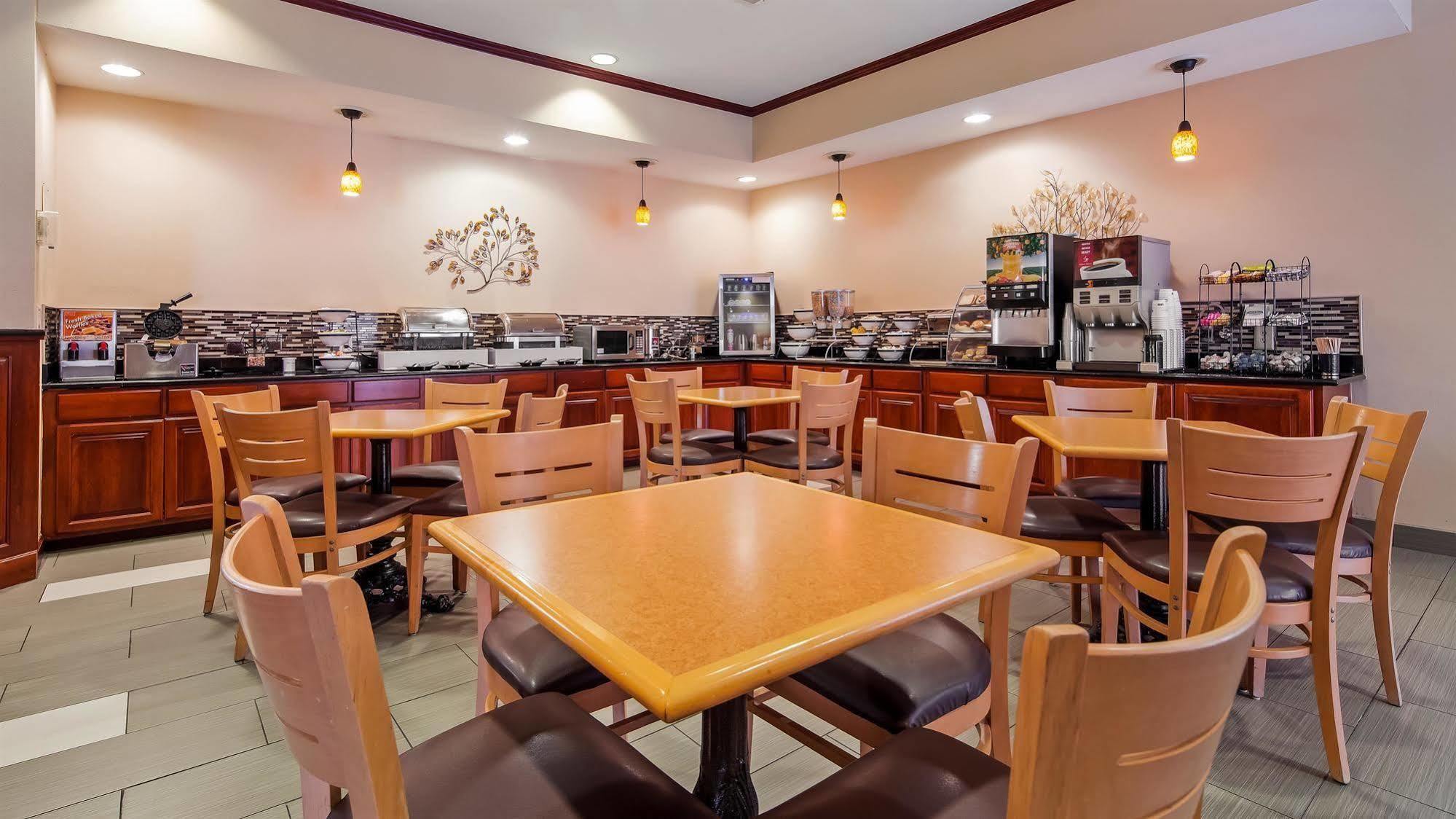 Best Western Plus Kansas City Airport - Kci East Bagian luar foto